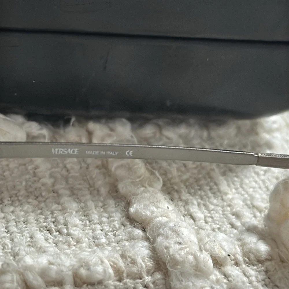 Versace - Picture 5 of 7